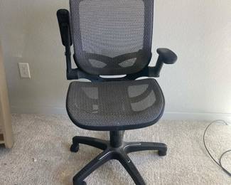 Ergonomic Black Mesh Office Chair with Adjustable Armrests and Swivel Base