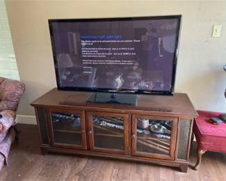  05 Sony Smart TV and Console Table