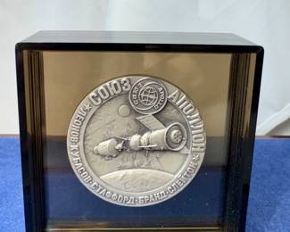 MASSIVE 5.5OZ'S OF .999 SILVER MEDAL COMMEMORATING THE FIRST JOINT MANNED SPACE FLIGHT, US AND RUSSIA. FROM MEDALLIC ARTS CO.