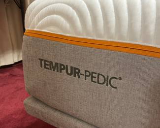 Queen size TempurPedic adjustable bed in AS NEW CONDITION
