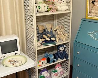 Wicker shelf unit with steel frame