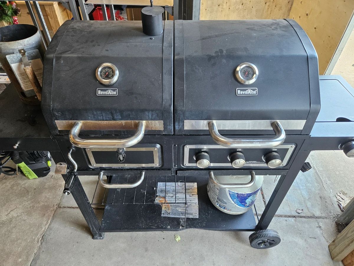 Grill with Propane tank (Combo Grill)