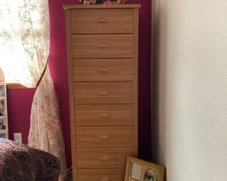 Modern 8-Drawer Lingerie Chest