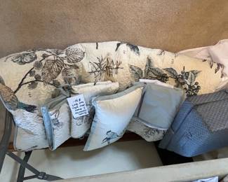 #76	Queen size Comforter Set w/2 pillow shams & 2 Decorative Pillows and Bed Skirt	 $30.00 