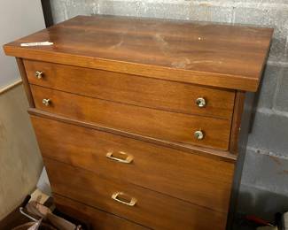 #124	Harmony House Mid-Century Chest of 4 drawers - 32x17x42 	 $75.00 