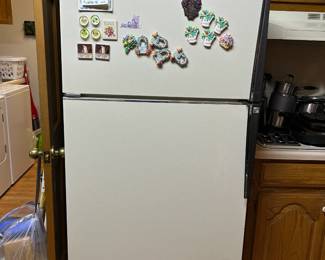 #34	Amana 20cu Refrigerator  (inside house) - No ice maker - has glass shelves	 $75.00 