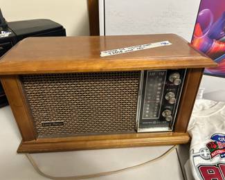 #186	Long Range GE vintage radio	 $40.00 