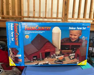 #123	Ertl Farm Country Deluxe Farm Set (as is don't know if complete)	 $50.00 