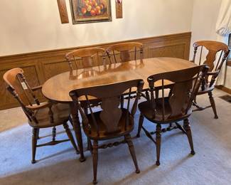 #5	Heywood Wakefield Oval Dining Table w/1 Leaf w/6 chairs ( 2 captains Chairs) - 54-66x38x28  	 $400.00 