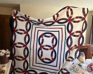 #106	Machine Pieced Double Wedding Ring Quilt - 94x84	 $75.00 