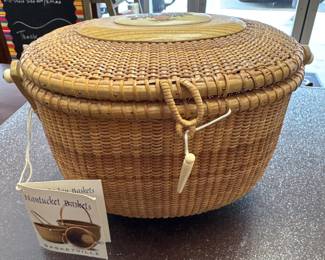 Vintage Nantucket Basket Handbag: Collectible Woven Purse