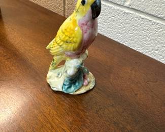VINTAGE STANGL 4 1/2" LOVEBIRD/ PARROT FIGURINE #3400. SIGNED/STAMPED. MINT!  