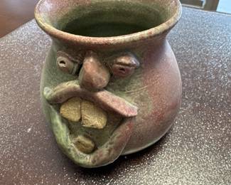 Face pottery mug 