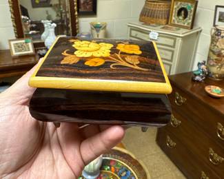 Italian music box 