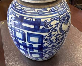 CHINESE PORCELAIN BLUE AND WHITE VASE WITH COVER