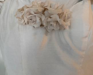 Size 4 Silk Wedding Dress with Pearl Buttons & Veil. Photo 3 of 5.