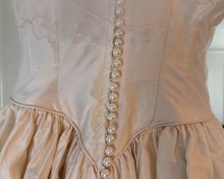 Size 4 Silk Wedding Dress with Pearl Buttons & Veil. Photo 5 of 5.