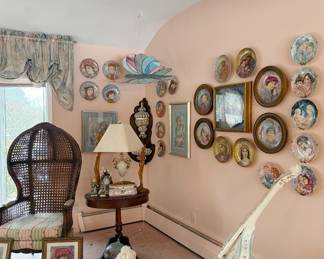 COLLECTOR PLATES & WALL DECOR