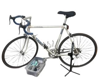 TREK 1500 Road Bike Aluminum Frame New Shimano Bibox Parts+ Stationary Stand