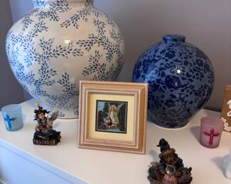 Blue and white chinoiserie ginger jar, porcelain vases, framed art