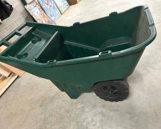 Rubbermaid Roughneck Lawn Cart