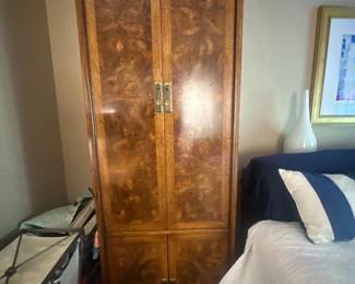 Side dresser cabinet