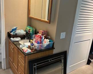 Vanity mirror cabinet