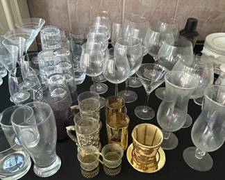 Assorted Glassware and Dinnerware Set third image