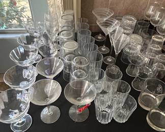 Assorted Glassware and Dinnerware Set second image