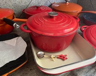 Linea Enameled Cast Iron Dutch Oven and Skillet Set third image