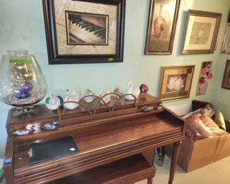 large glass 19” Brandy sniffer perfect condition GREAT for wedding centerpiece, Decorative demitass cups ,swans , accent pillows, wall art, upright piano, 