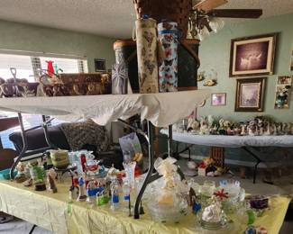 picnic baskets,clear glass dishes, swans, better homes garden set of dishes,wooden salad bowls set