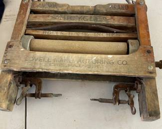 Antique clothes wringer. 