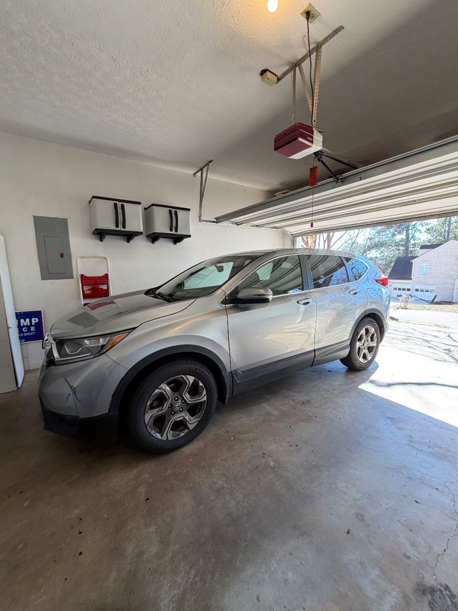 2017 Honda CR-V EX-L with 29,250 miles

Vin: 7FARW1H84HE045949

One owner
Garage kept
Leather, sunroof, collision control, heated seats, 2 key fobs 
