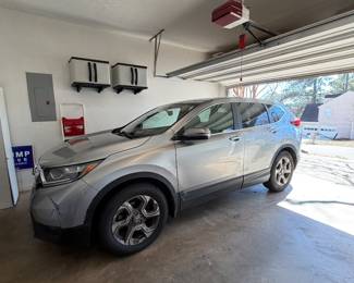 2017 Honda CR-V EX-L with 29,250 miles

Vin: 7FARW1H84HE045949

One owner
Garage kept
Leather, sunroof, collision control, heated seats, 2 key fobs 
