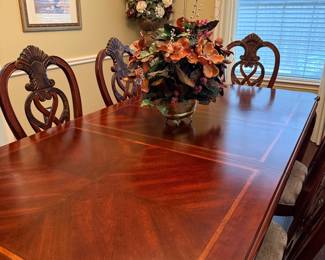 Like new 4 chairs and two end chairs.