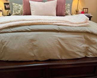 Queen size bed with Simmons adjustable mattress.