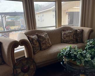 Elegant woodgrain accent  and plush seating brings elegance to any room.   Plus chair and 3pc table set