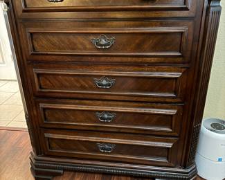 Chest of drawers that won't over power your room.