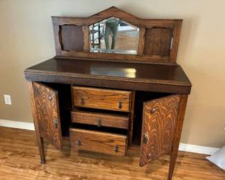 25	450.00	Antique Tiger oak sideboard Art Deco 48Wx19Dx56H 2 doors & 3 drawers 