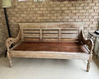 39	1000.00	Indonesian Antique teak bed 70Wx28Dx38H hand pegged 