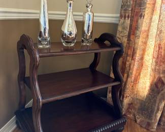 29	180.00	Server 27Wx20Dx30H 3 shelves 