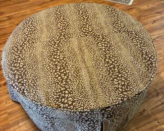 23	80.00	Round ottoman was a coffee table 41Dx18H