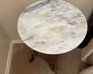69	56.00	Round gueridon marble top 15x20H