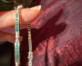 $1,275- 8" emerald & diamonds bracelet - 14kt yellow gold. 10.9gr. 