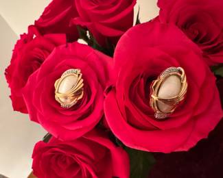 $400 - 14kt moby pearl & diamonds earrings