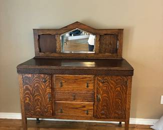 25	450.00	Antique Tiger oak sideboard Art Deco 48Wx19Dx56H 2 doors & 3 drawers 