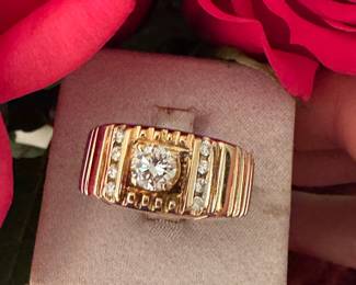 Men ring. 14kt yellow gold. 94.gr. sz 12 - 1 ctw estimate. 0.66 ct center diam. VS1-VS2. H1 color $1500