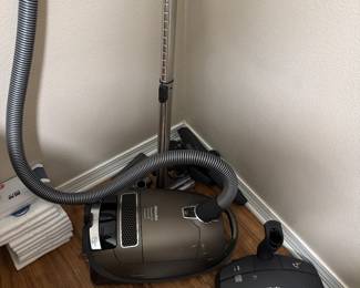77	330.00	Miele 2019 Vaccum complete C3 Brillant performance (paid $1500)