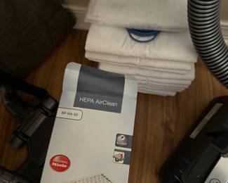 77	330.00	Miele 2019 Vaccum complete C3 Brillant performance (paid $1500)